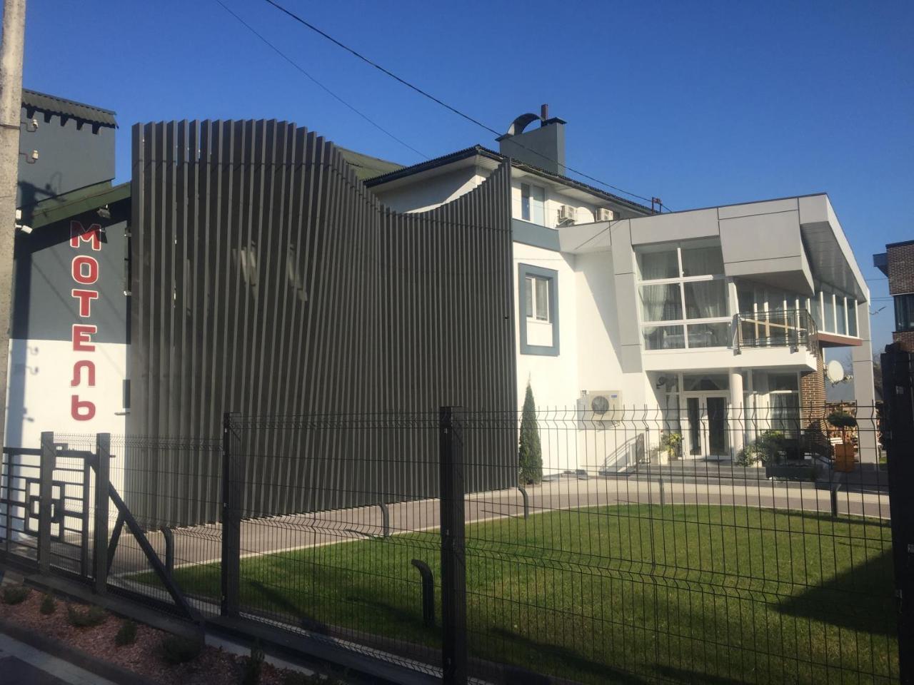Kurortnyy & *